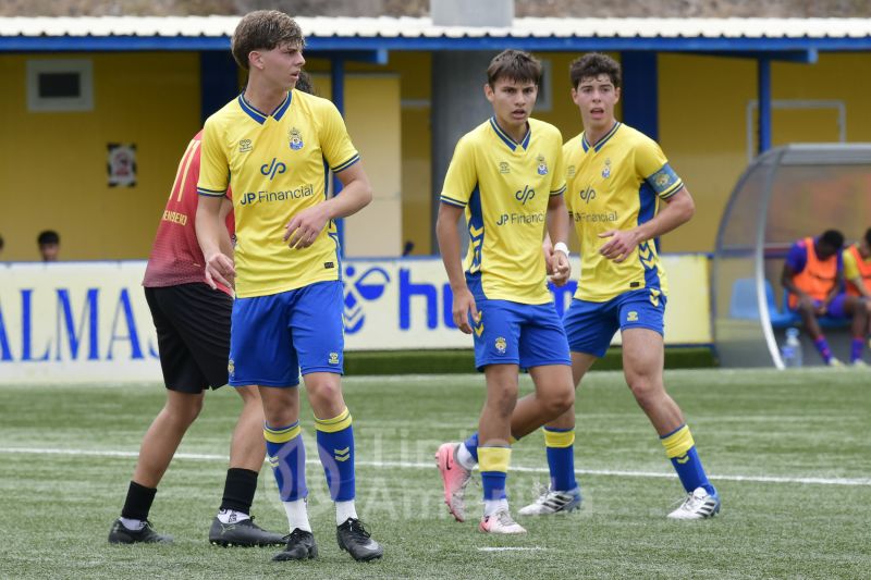 El duelo UD Las Palmas-CD Tenerife por el título regional se resuelve en la última jornada