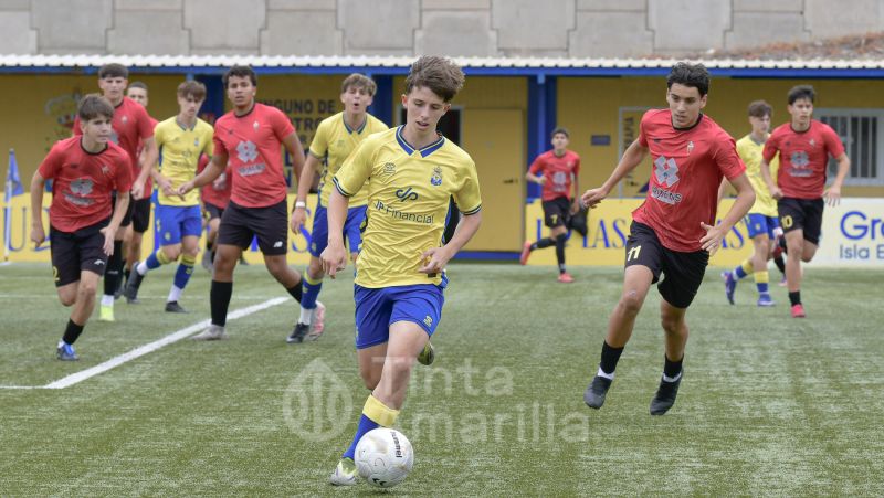 El duelo UD Las Palmas-CD Tenerife por el título regional se resuelve en la última jornada