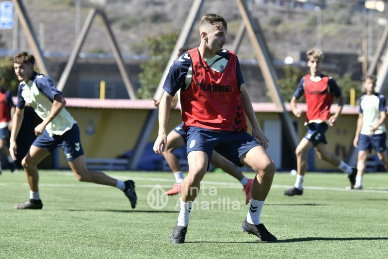 Fotos: El filial, con refuerzos, prepara la visita al Santa Úrsula