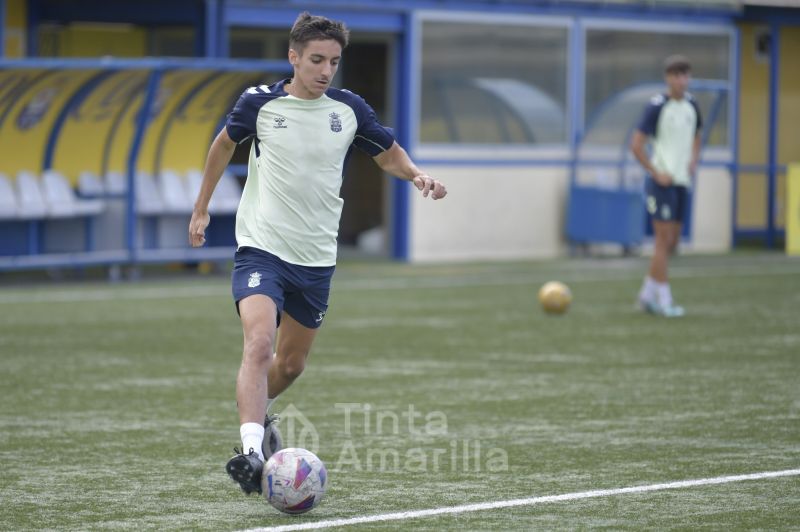 Fotos: El técnico de Las Palmas C insiste en lograr mayor precisión en ataque