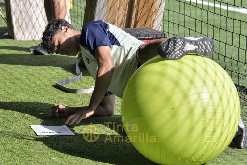 Fotos: La impecable racha local del filial frente al Arucas