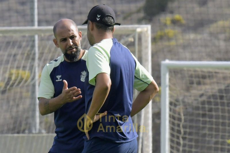 Fotos: La impecable racha local del filial frente al Arucas