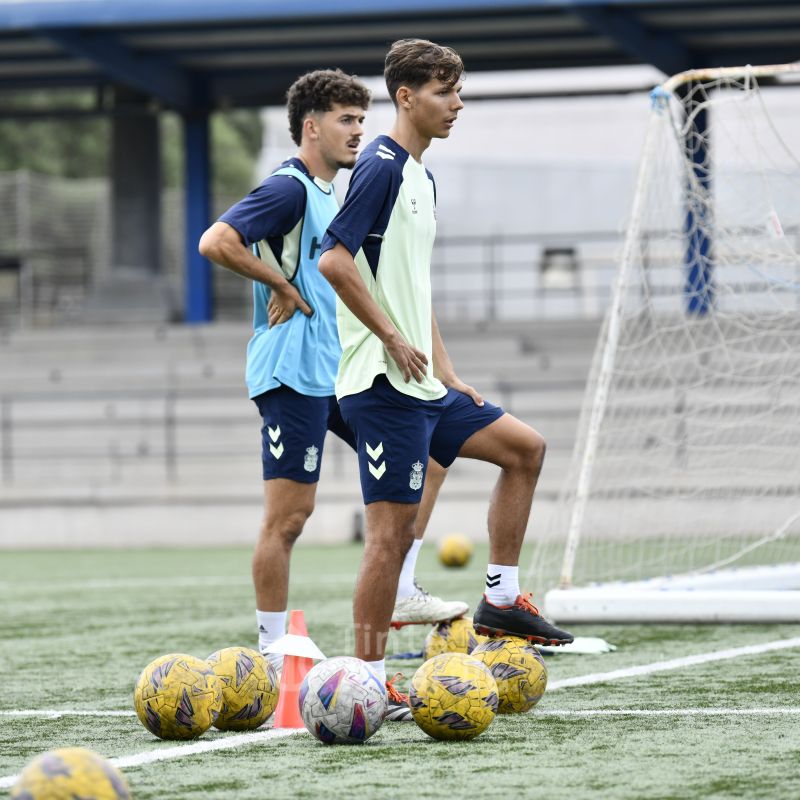 Fotos: El técnico de Las Palmas C insiste en lograr mayor precisión en ataque