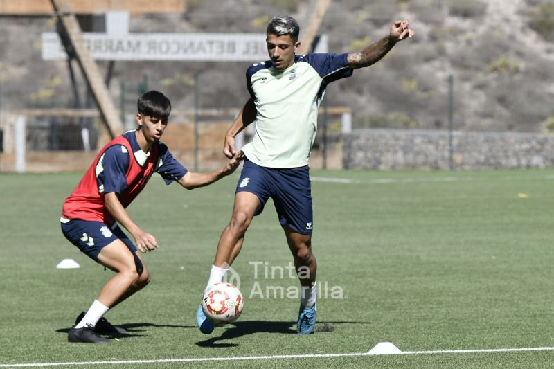 Fotos: El filial, con refuerzos, prepara la visita al Santa Úrsula