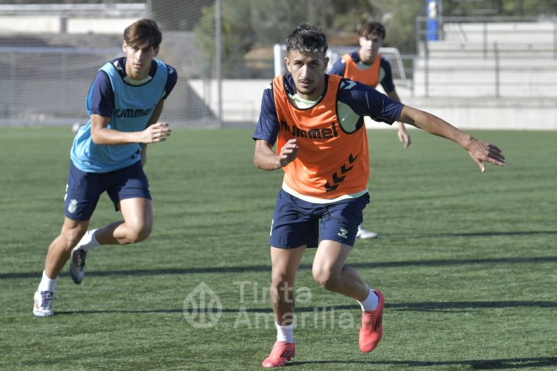 Fotos: El técnico de Las Palmas C insiste en lograr mayor precisión en ataque