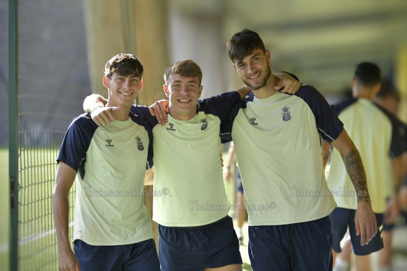 Fotos: Las Palmas Atlético afina para recibir al Mensajero