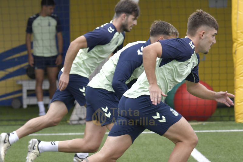 Fotos: Las Palmas Atlético pone su mira en un rival histórico del grupo canario