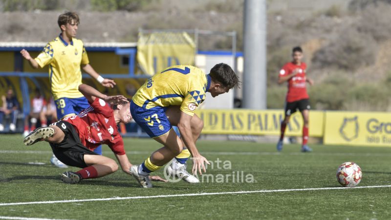 10-0: Iker León brilla en la victoria de Las Palmas con 6 goles y 1 asistencia