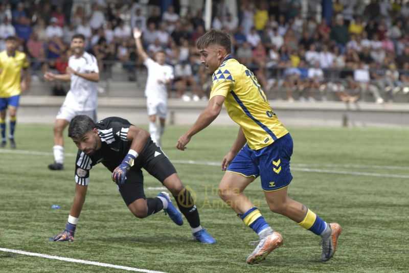 0-0: El filial frena ante un Arucas sólido y con un salvavidas