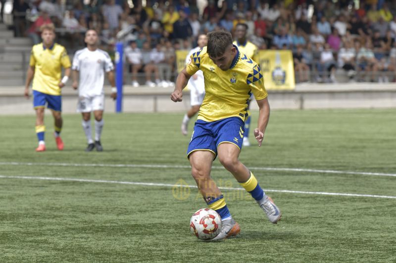 0-0: El filial frena ante un Arucas sólido y con un salvavidas