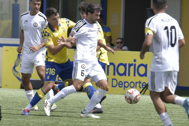 0-0: El filial frena ante un Arucas sólido y con un salvavidas