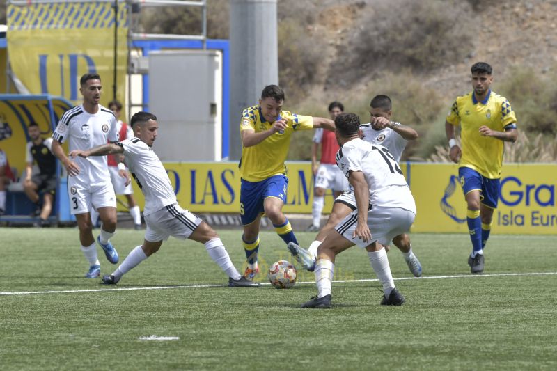 0-0: El filial frena ante un Arucas sólido y con un salvavidas