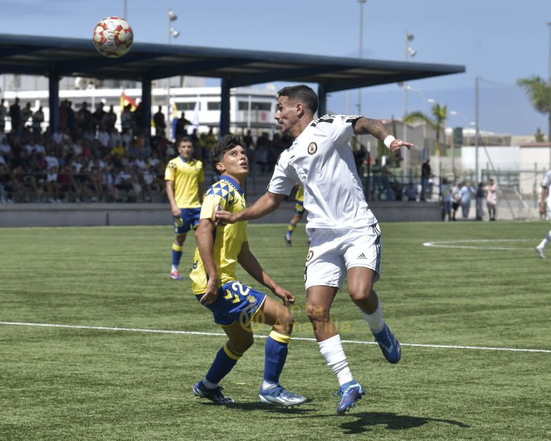 0-0: El filial frena ante un Arucas sólido y con un salvavidas