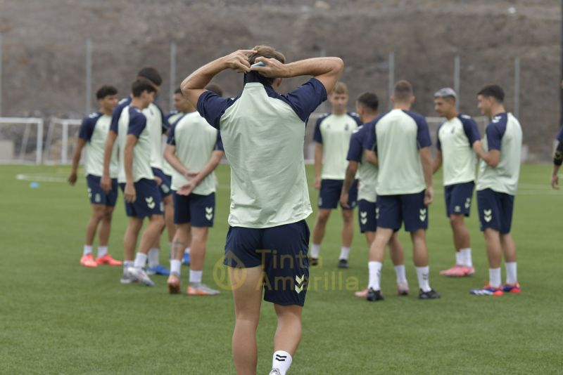 Fotos: Las Palmas Atlético pone su mira en un rival histórico del grupo canario