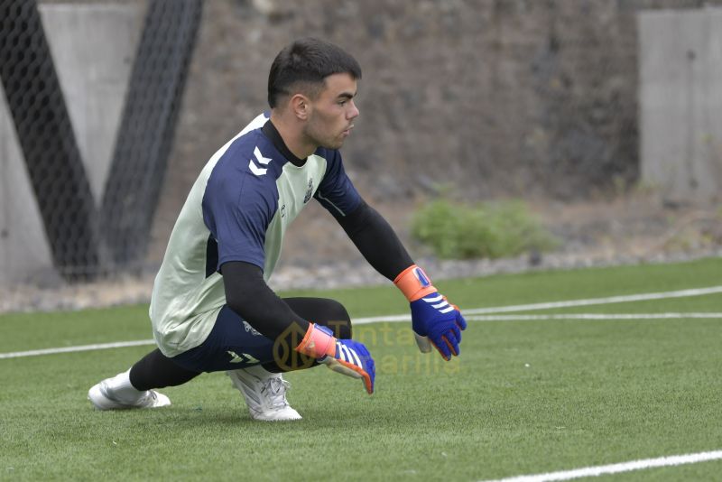 Fotos: Las Palmas Atlético pone su mira en un rival histórico del grupo canario