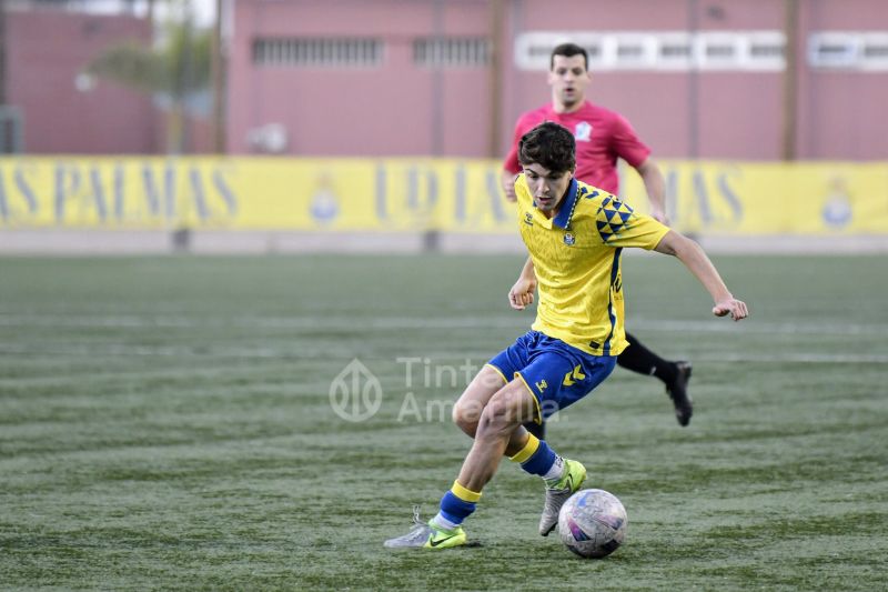 2-0: Carlos Vicente ameniza el triunfo de Las Palmas C sobre el Tinajo