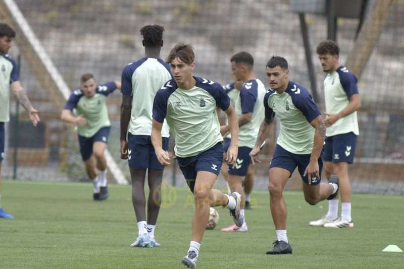 Fotos: Las Palmas Atlético pone su mira en un rival histórico del grupo canario