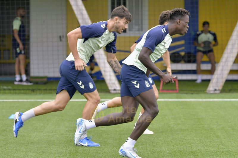 Fotos: Las Palmas Atlético pone su mira en un rival histórico del grupo canario