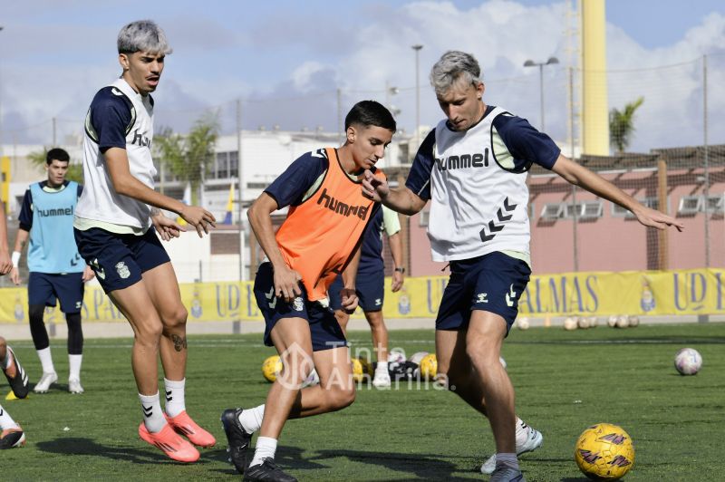 Fotos: Las Palmas C coloca su punto de mira en el filial del Sanfer