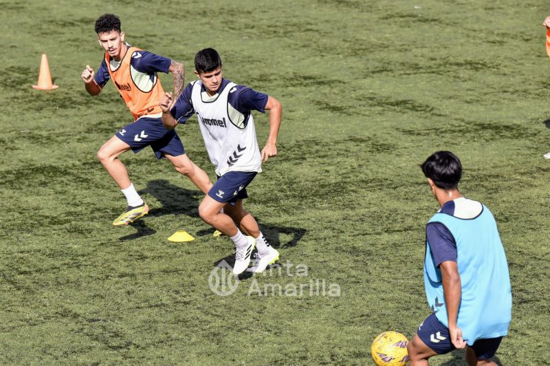 Fotos: Las Palmas C coloca su punto de mira en el filial del Sanfer