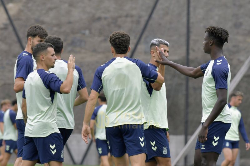 Fotos: Las Palmas Atlético pone su mira en un rival histórico del grupo canario