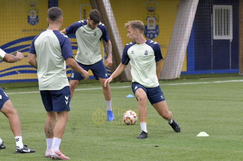 Fotos: Las Palmas Atlético pone su mira en un rival histórico del grupo canario