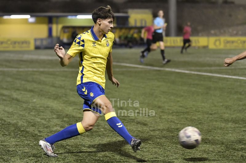 2-0: Carlos Vicente ameniza el triunfo de Las Palmas C sobre el Tinajo