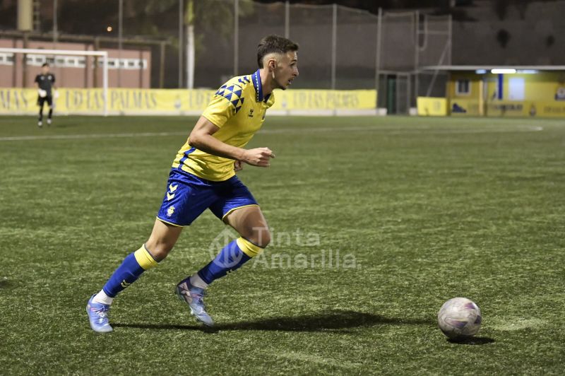 2-0: Carlos Vicente ameniza el triunfo de Las Palmas C sobre el Tinajo