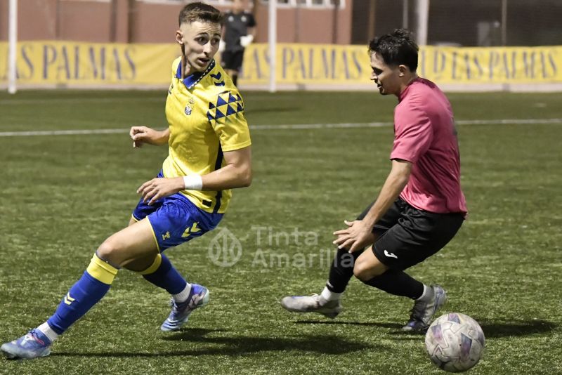 2-0: Carlos Vicente ameniza el triunfo de Las Palmas C sobre el Tinajo