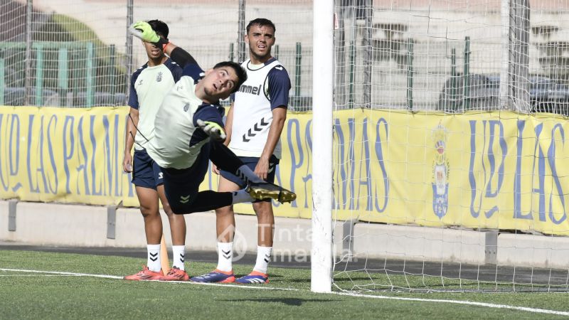 Fotos: Las Palmas C coloca su punto de mira en el filial del Sanfer