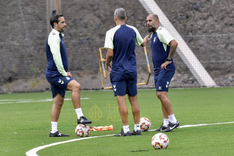 Fotos: Las Palmas Atlético pone su mira en un rival histórico del grupo canario