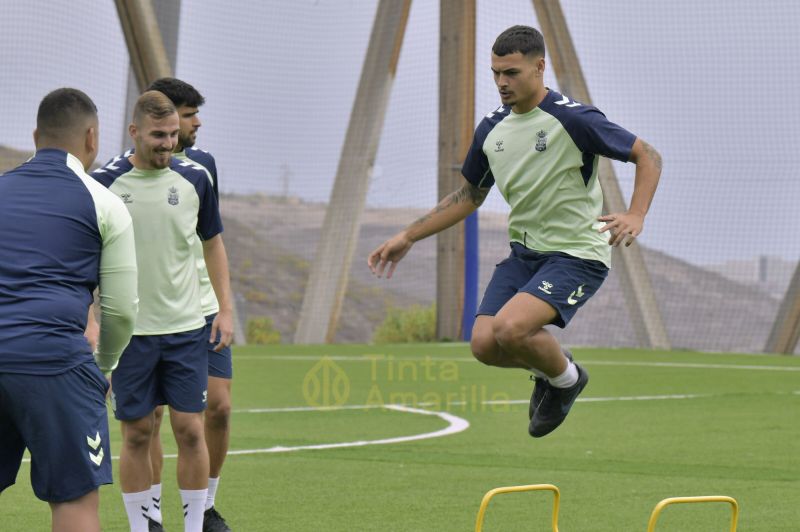 Fotos: Las Palmas Atlético pone su mira en un rival histórico del grupo canario