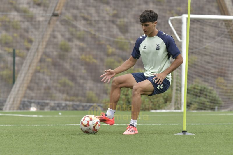 Fotos: Las Palmas Atlético pone su mira en un rival histórico del grupo canario