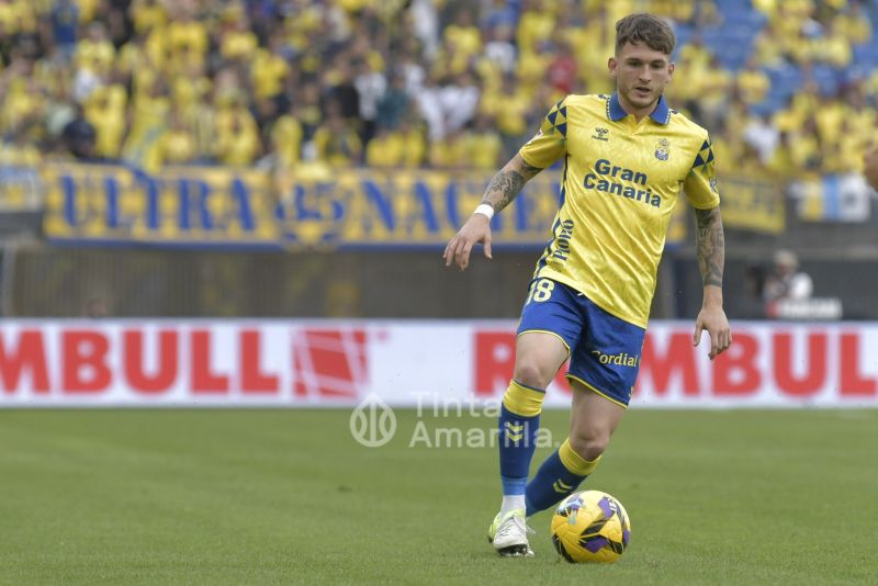 2-1: Las Palmas sabe sufrir y ganar al primero y al colista