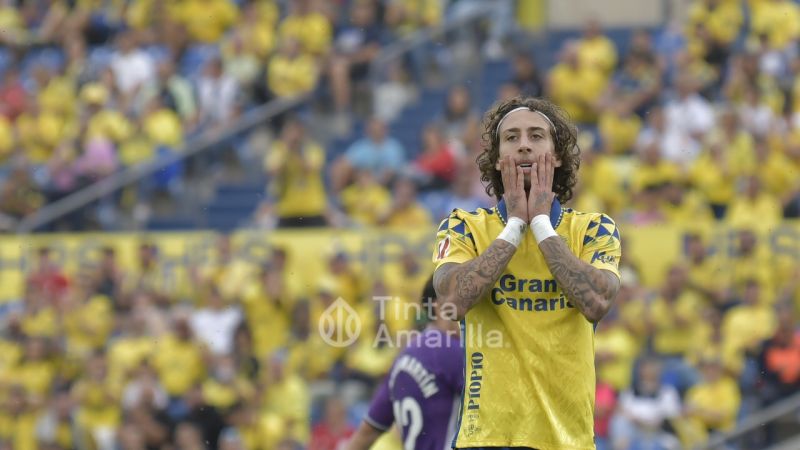 2-1: Las Palmas sabe sufrir y ganar al primero y al colista