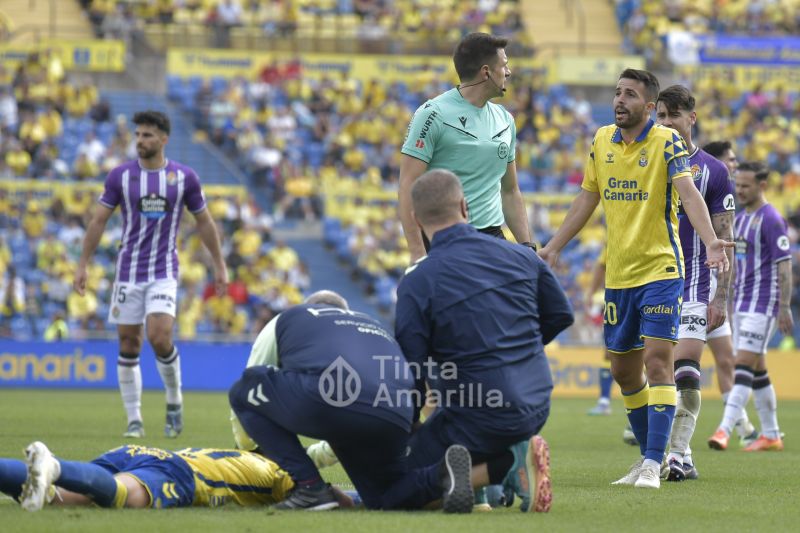 2-1: Las Palmas sabe sufrir y ganar al primero y al colista