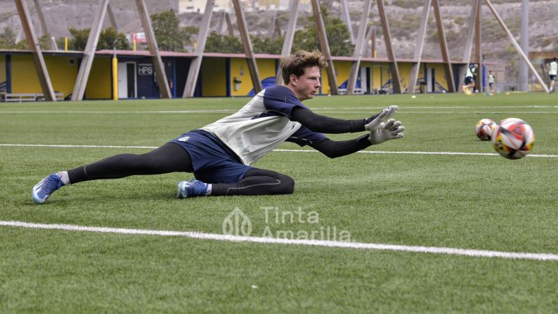 Fotos: Las Palmas Atlético recibe a Los Llanos con horario cambiado