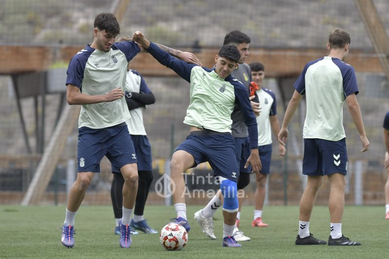 Fotos: Las Palmas Atlético recibe a Los Llanos con horario cambiado