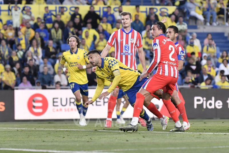 1-0: La UD tumba en el 92 al Atlético y prolonga la ilusión de la permanencia