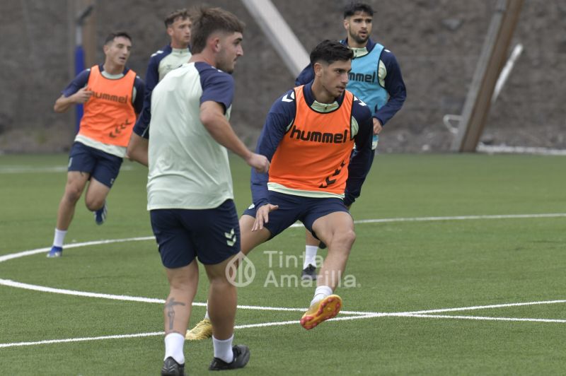 Fotos: Las Palmas Atlético recibe a Los Llanos con horario cambiado