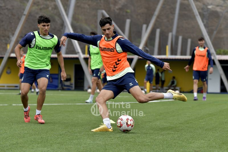 Fotos: Las Palmas Atlético recibe a Los Llanos con horario cambiado