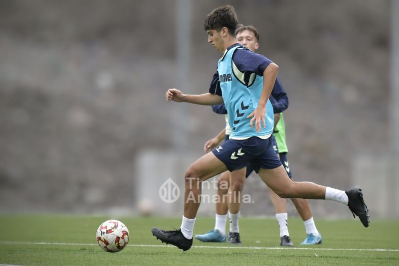 Fotos: Las Palmas Atlético recibe a Los Llanos con horario cambiado