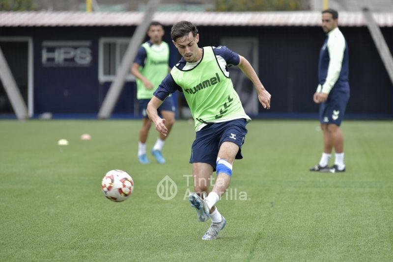 Fotos: Las Palmas Atlético recibe a Los Llanos con horario cambiado