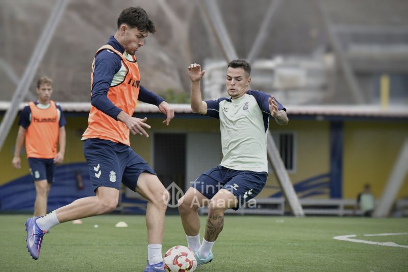 Fotos: Las Palmas Atlético recibe a Los Llanos con horario cambiado