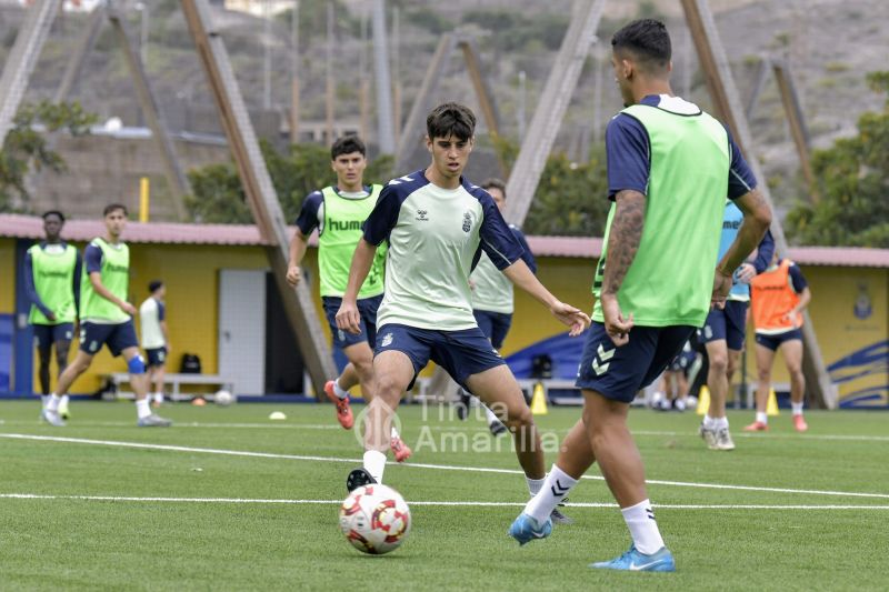 Fotos: Las Palmas Atlético recibe a Los Llanos con horario cambiado