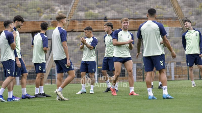 Fotos: Las Palmas Atlético recibe a Los Llanos con horario cambiado