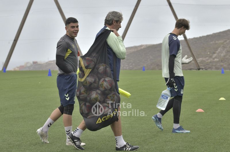 Fotos: Las Palmas Atlético recibe a Los Llanos con horario cambiado