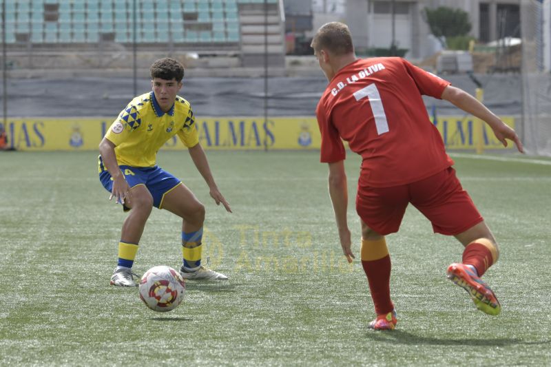 3-0: Las Palmas soporta la presión del Tenerife y se aferra al liderato