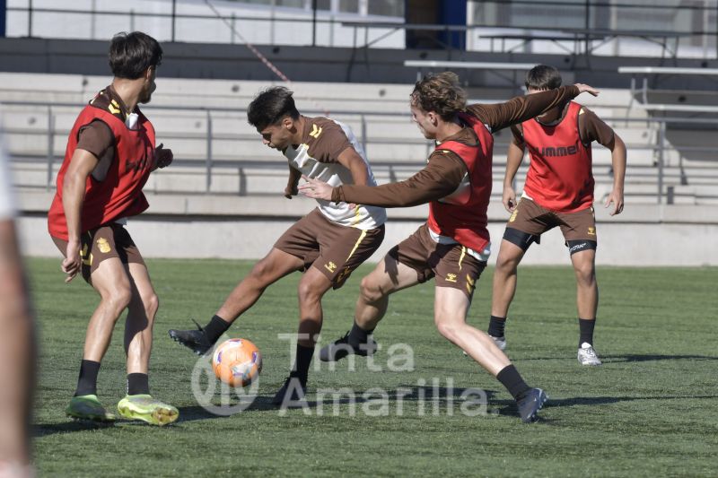 Fotos: Las Palmas C recibe a un histórico club tinerfeño