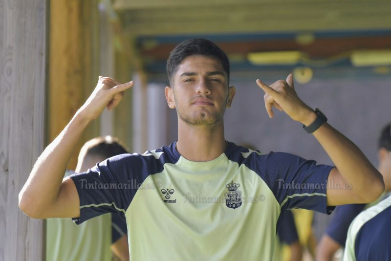 Fotos: Las Palmas Atlético afina para recibir al Mensajero